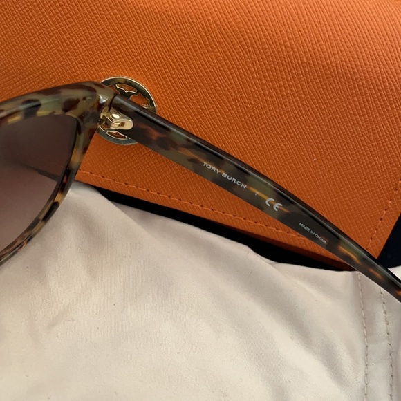 Tory Burch Cat Eye Sunglasses main image 6
